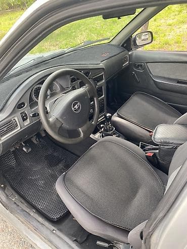 devo matiz: Daewoo Nexia: 2010 г., Механика, Бензин, Седан — 4