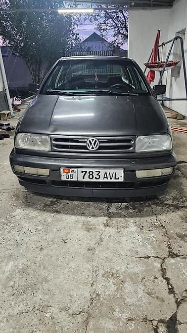 Volkswagen Vento: 1992 г., 1.8 л, Бензин, Седан