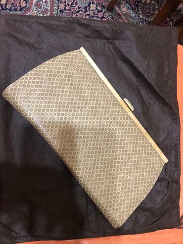 Клатч! . Состояние отличное цвет серокоричневый