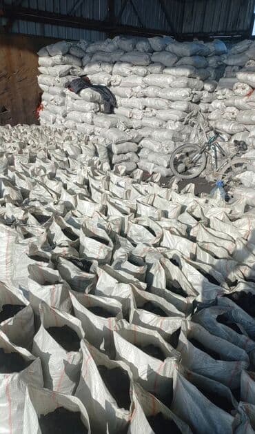 купить уголь: Самовывоз, Бесплатная доставка, Платная доставка, В розницу, Фракция: Крупный (К), В мешках — 3