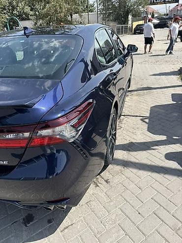 сиденья спортивные: Toyota Camry: 2021 г., 2.5 л, Автомат, Бензин, Седан — 4