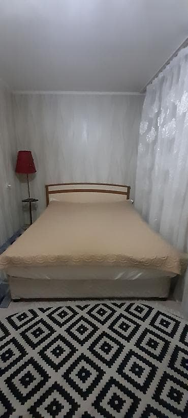 кровать большая: Продается двуспальная кровать с мягким матрасом, состояние хорошее — 1