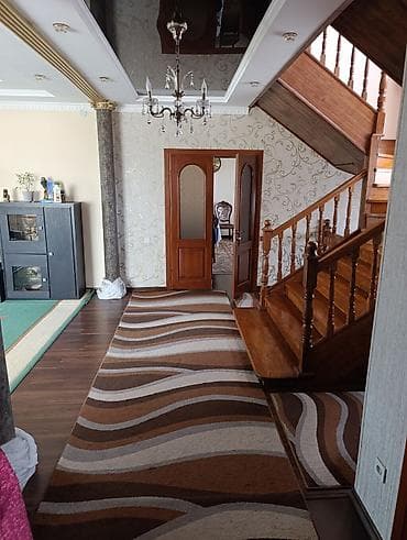 Продажа домов: Продается двухэтажный дом с привлекательной отделкой. Фасад дома — 5