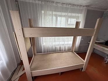 Двухъярусные кровати: Двухъярусная кровать светлом древесном оттенке. - Два спальных места — 3