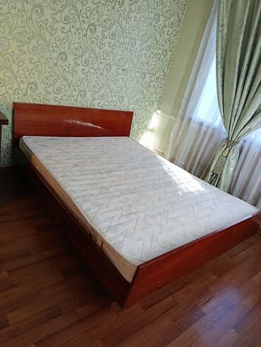 кухонные угалок бу: Двуспальная кровать, Б/у, С матрасом, длина - 190 см — 3