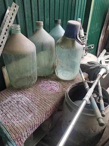 Продаю стеклянные бутыли 20 литров в количестве 8 штук цена 800 сом за at lalafo.kg Продаю стеклянные бутыли 20 литров в количестве 8 штук цена 800 сом за