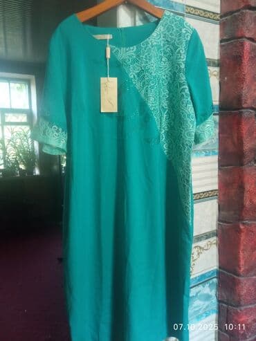 национальные платья на прокат: Платье бирюзового оттенка с кружевной отделкой и стразами. - Фасон — 1