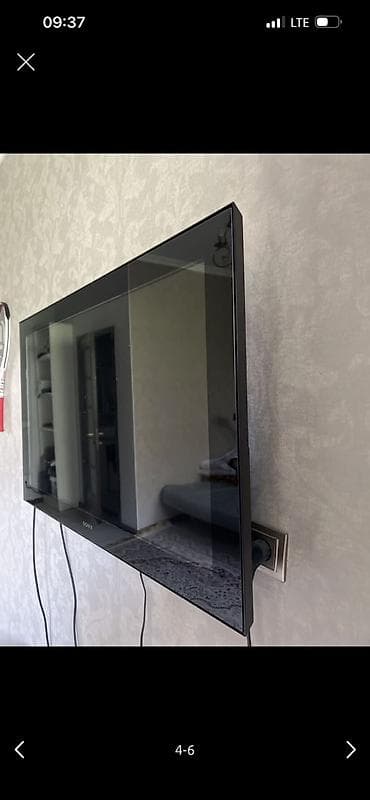 Телевизор Sony BRAVIA, диагональ экрана около 46–47" (корпус ~100 см