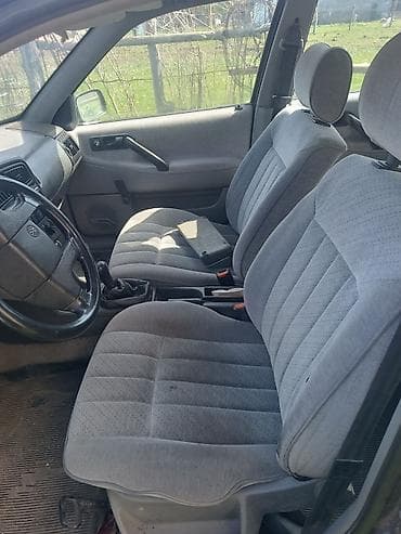 Volkswagen: Volkswagen Passat: 1991 г., 1.8 л, Механика, Седан — 4
