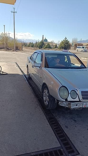 степ эреф 1: Mercedes-Benz E-Class: 1995 г., 2.2 л, Кол менен иштөөчү, Бензин, Седан — 5
