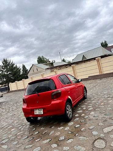 tesla model 3: Toyota Yaris: 2001 г., 1 л, Механика, Бензин, Хэтчбэк — 3