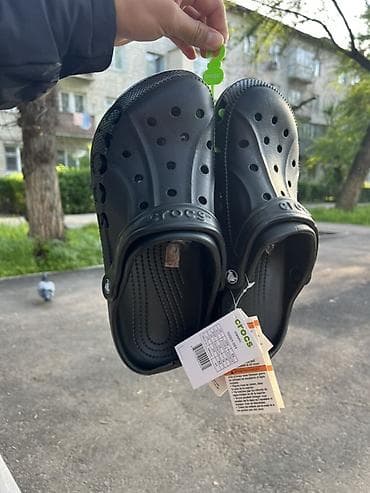 тапочки мужские кроксы: Crocs Classic Clog, черные - Универсальные сабо из фирменного — 4