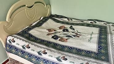 small table: Двуспальная кровать, Б/у, С матрасом, длина - 220 см — 1