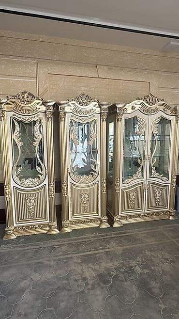 стеклянная подставка: Роскошный набор витринных шкафов в классическом стиле - Комплектация — 1