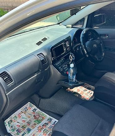 Toyota WISH: 2004 г., 1.8 л, Автомат, Бензин, Универсал — 8