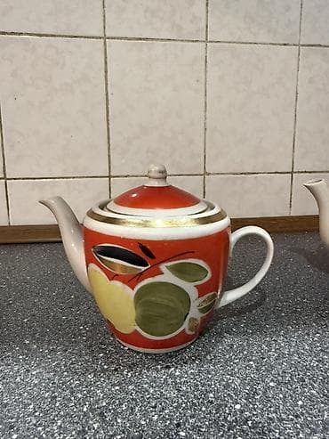 Кухонные принадлежности: Фарфоровый чайный сервиз в красно-золотой гамме, ручная роспись — 3