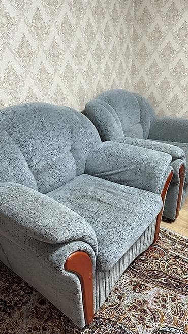 Стол жана отургуч комплекттери: Комплект мягкой мебели: 2 дивана и два кресла в одном стиле. - — 2