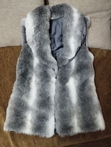 меха: Меховая жилетка, мех искусственный. на замке,с карманами. в хорошем — 1