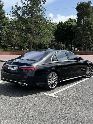 рс 3: Mercedes-Benz S‑Class (W223), полноприводный 4MATIC, черный седан — 4