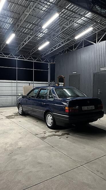 Унаа: Volkswagen Passat: 1991 г., 1.8 л, Кол менен иштөөчү, Бензин, Седан — 1
