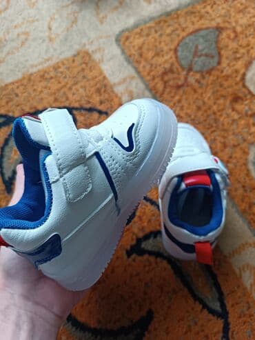 размер 28: Продам кроссовки Абсолютно новые на мальчика (22размер) Подошва — 3