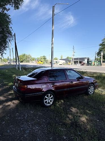 Volkswagen Vento: 1994 г., 1.8 л, Механика, Бензин, Седан at lalafo.kg Volkswagen Vento: 1994 г., 1.8 л, Механика, Бензин, Седан