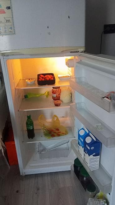 bud e2: Холодильник двухкамерный с верхней морозильной камерой. Особенности — 2