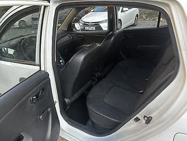 Продажа авто: Hyundai i10: 2011 г., 1.1 л, Механика, Бензин, Хэтчбэк — 8