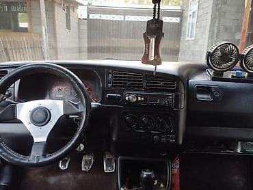 geely galaxy: Volkswagen Golf: 1993 г., 1.8 л, Бензин, Хэтчбэк — 6