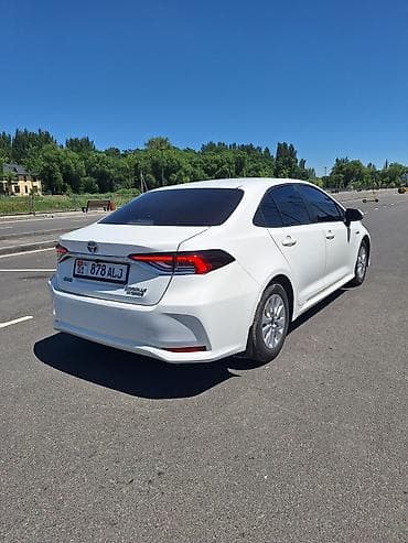рестайлинг: Toyota Corolla: 2023 г., 1.8 л, Вариатор, Гибрид, Седан — 8