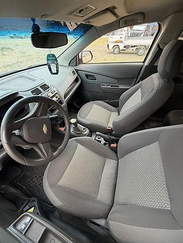 бар авто: Chevrolet Cobalt: 2013 г., Кол менен иштөөчү, Бензин, Седан — 4