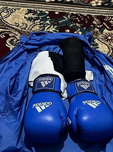 Спорт и отдых: Перчатки б/у
ветровка для тренировки — 1