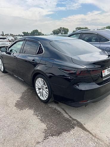 Toyota Camry: 2018 г., Гибрид, Седан — 2