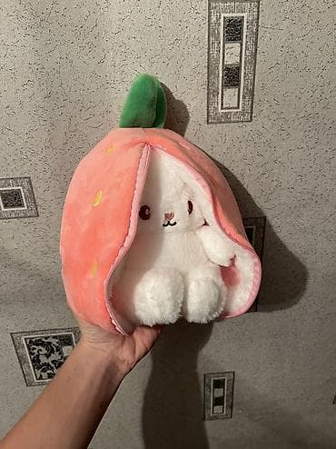 Балдар электр унаалары: 🐰🍓 Мягкая игрушка “Кролик в клубничке” Продаю милую мягкую игрушку — — 1