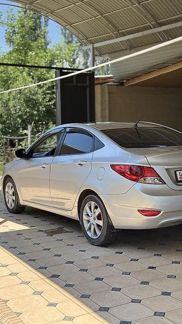 мата секыл: Hyundai Solaris: 2012 г., Кол менен иштөөчү, Бензин, Седан — 2