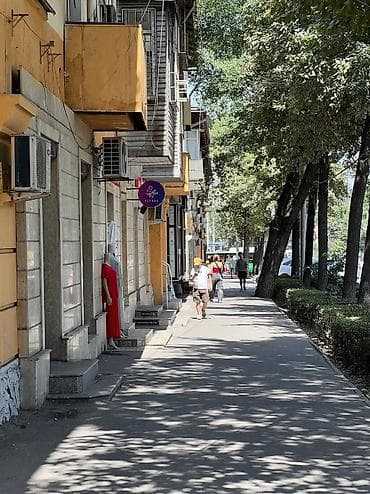 сдаю помещения джал: Пр.Манаса Сдается торговое помещение Площадь:75м2 С ремонтом — 3