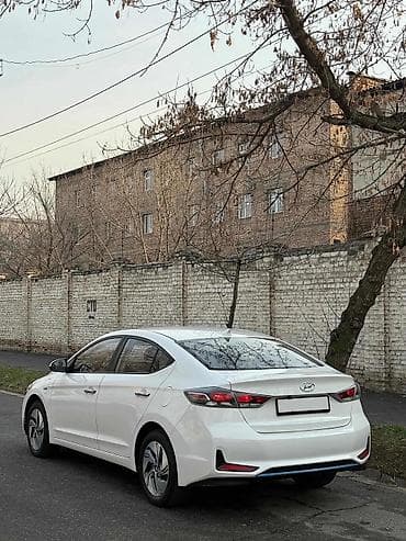 ml 63: Hyundai Elantra: 2020 г., 1.6 л, Автомат, Гибрид, Седан — 2