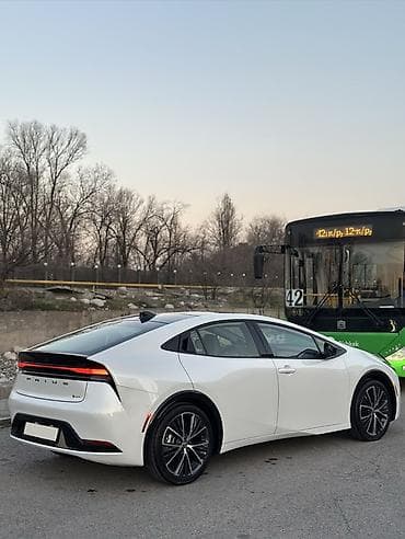 jet auto: Toyota Prius: 2023 г., 2 л, Гибрид, Лифтбек — 3