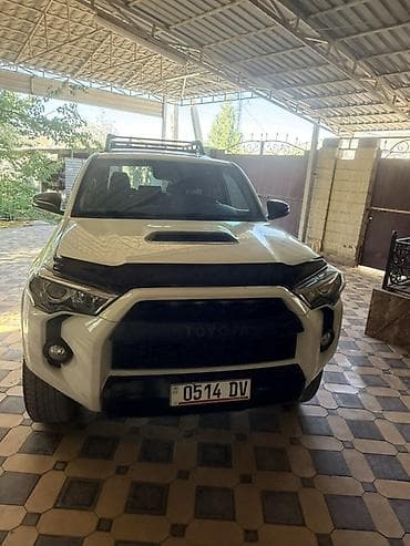 Продажа авто: Toyota 4Runner: 2020 г., 4 л, Автомат, Бензин, Внедорожник — 3