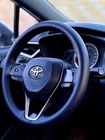 крутые машины: Toyota Corolla: 2020 г., 1.8 л, Вариатор, Гибрид, Седан — 4