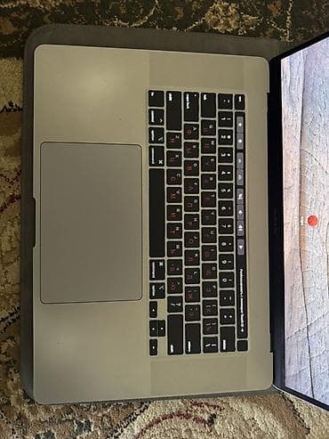 macbook pro 15: MacBook Pro 16" (серия Intel) - Экран: 16-дюймовый Retina, 3072×1920 — 2