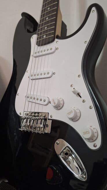 Электрогитара стратокастер + всё что нужно для игры на гитаре. Всё в
