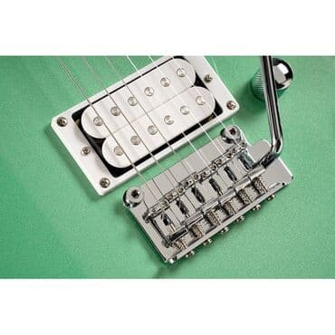 полуакустическая электрогитара: Форма корпуса: Superstrat; материал корпуса: липа; материал грифа — 4