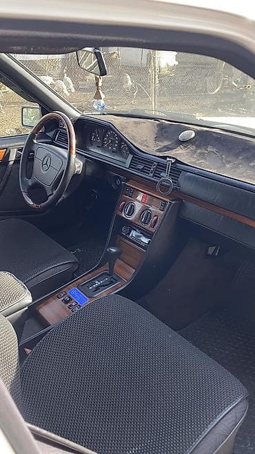 subaru legacy 2018: Mercedes-Benz W124: 1994 г., 2.2 л, Автомат, Бензин, Седан — 8