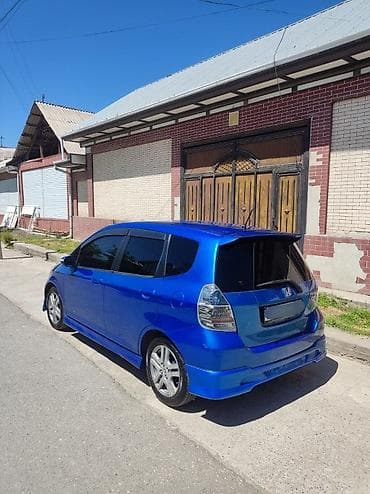 Продажа авто: Honda Fit: 2005 г., 1.5 л, Вариатор, Бензин, Хэтчбэк — 3