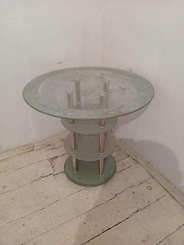 кухонный стеклянный стол: Журнальный/приставной столик из стекла с металлическими опорами. - — 1