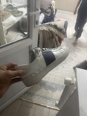 VALENTINO 
Почти как новый 
С документами 
Оргинал