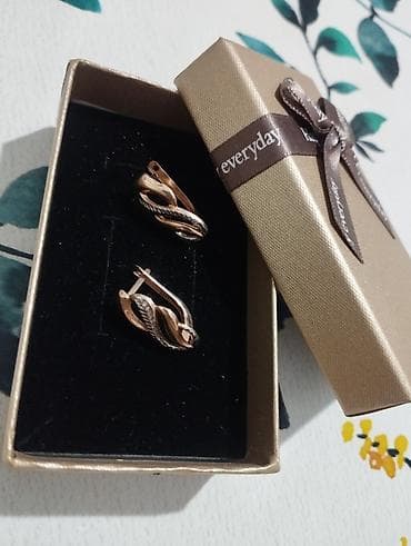 Сөйкөлөр: Золотистые серьги-петельки с узором «восьмёрка» - Металл: бижутерный — 2