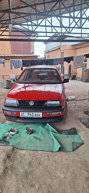 uni v: Volkswagen Vento: 1993 г., 1.8 л, Механика, Бензин, Седан — 1
