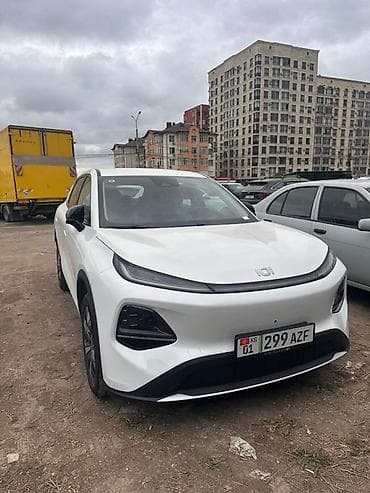 понарамный люк: Электромобиль Q05, кроссовер, белый цвет кузова. Кузов и внешний вид — 1